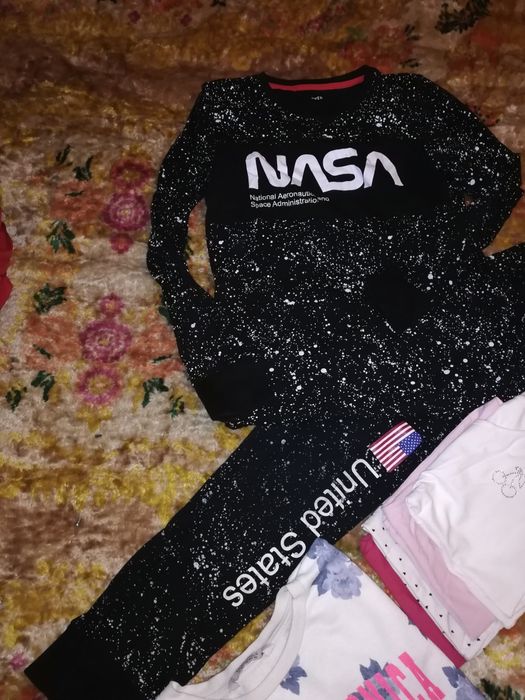 Голям лот за момиче, пижама, потничета, блуза и подарък пантофки