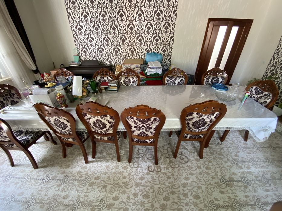Продам стол и 12 стульев