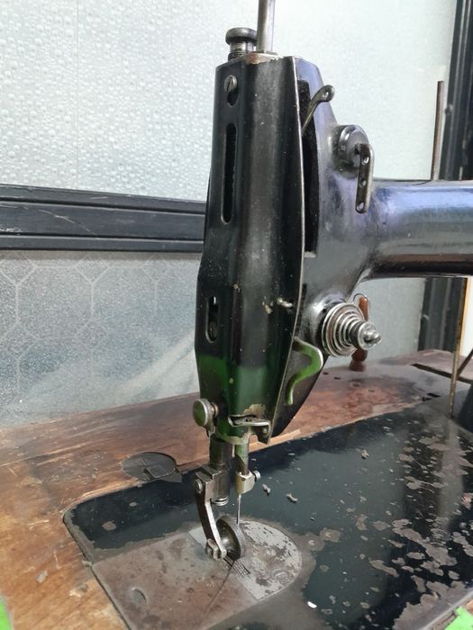 Крачна шевна машина SINGER за кожа – 150 евро