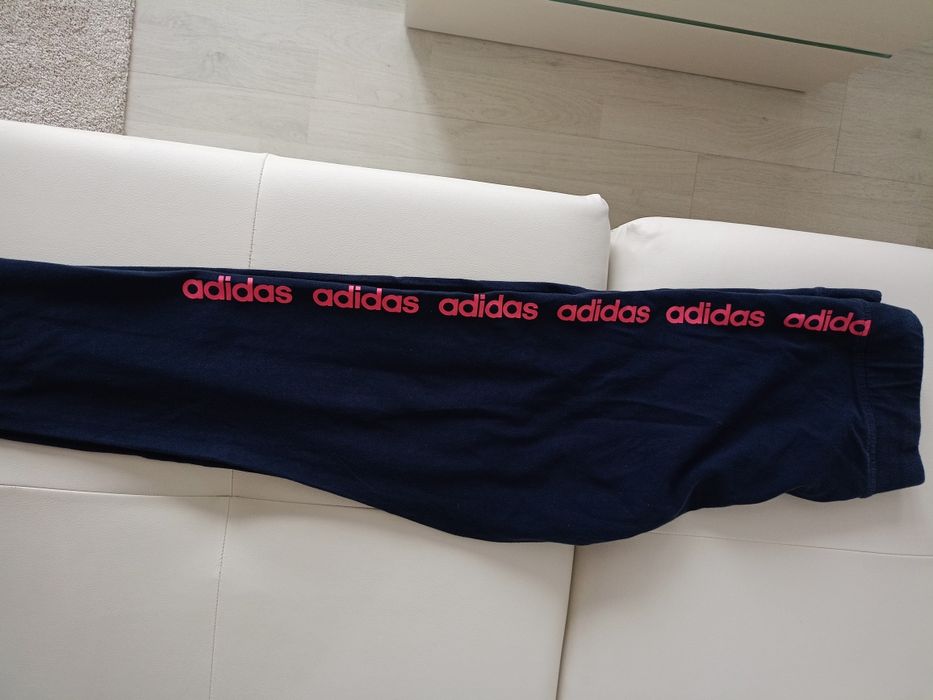 Vând colanți dama Adidas, produs de calitate superioara mărimea L.