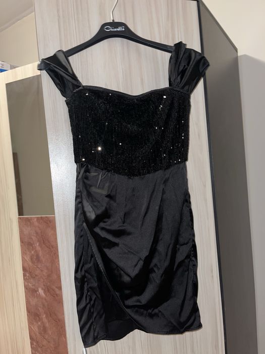 Официална черна сатенена рокля