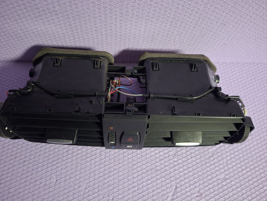 Grila ventilatie bord BMW F25 F26 Cod 9184742