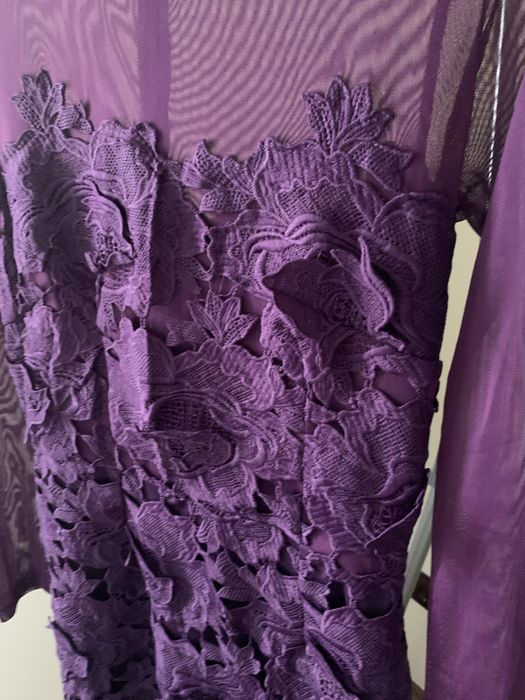 Рокля с нежни апликации