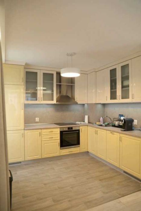 Дава се под наем Многостаен апартамент в София, Център - 180 кв.м за 2193 € - Снимка #1