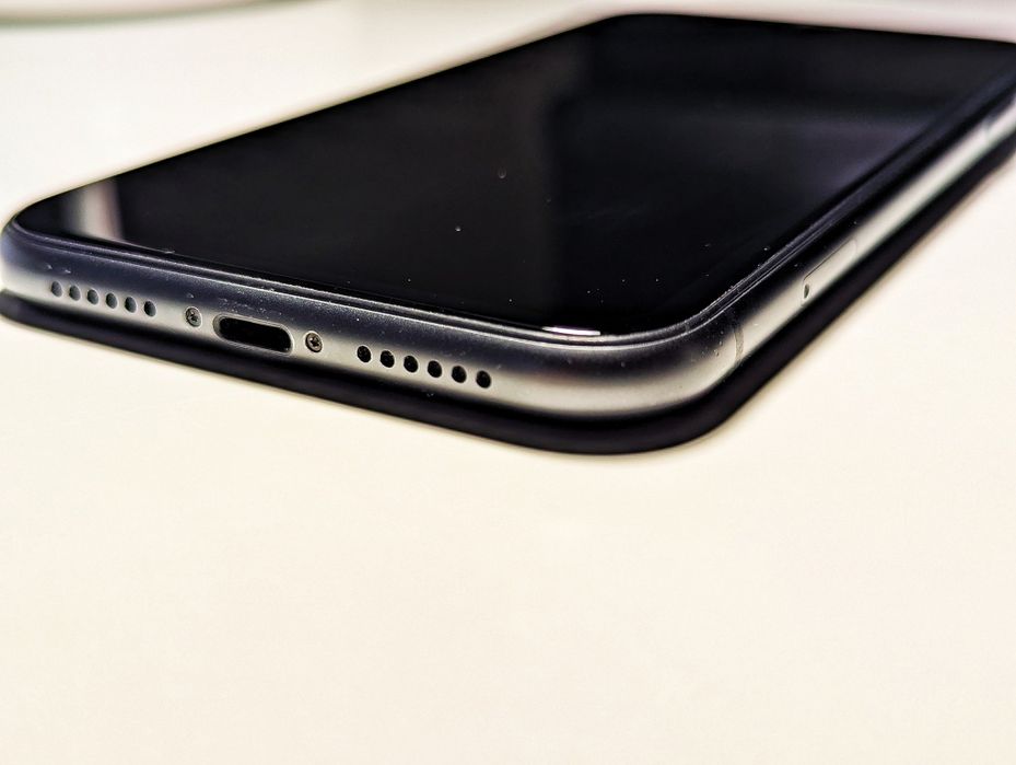 iPhone 11 space grey 128 Gb newerlocked 9/10