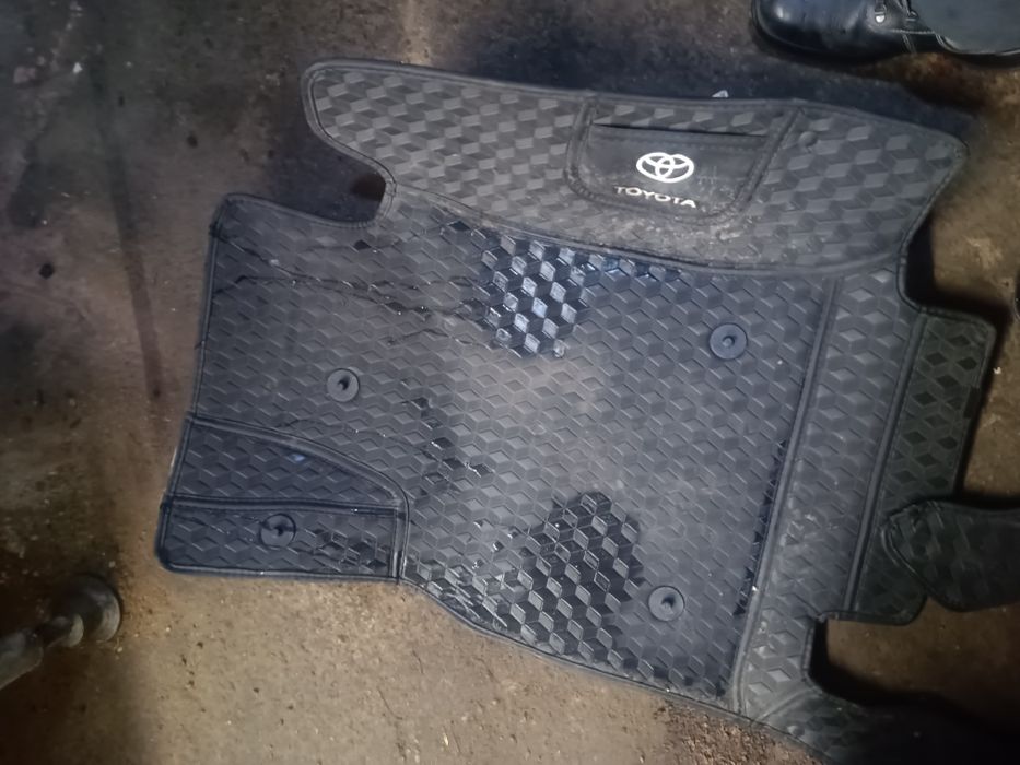 9 д полики от тойота ленд крузер200