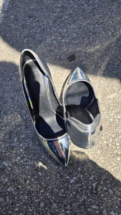 Обувки на висок ток