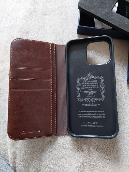 Husa iPhone 16 Pro Max, Qialino Classic din piele tip carte  Maro
