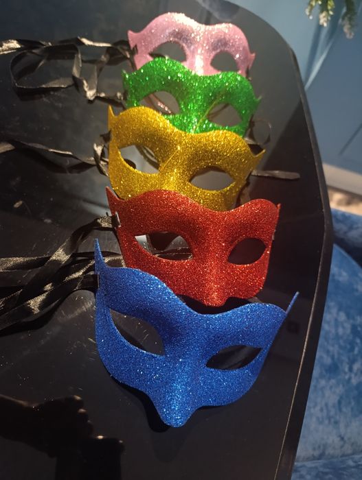 Карнавальные маски для мужчин и женщин