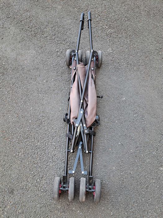 Cărucior tip umbrelă