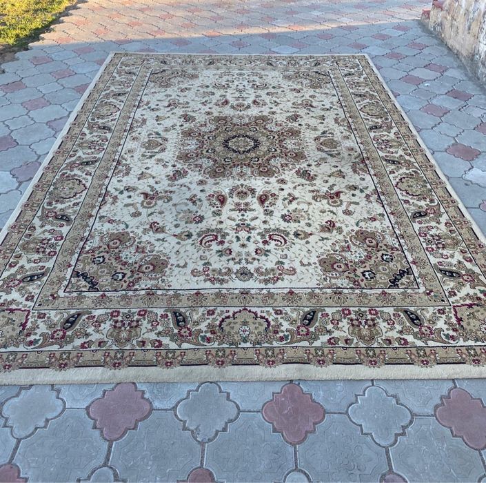 Продается ковер, размер 2,5*3,5