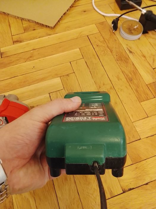 Оригинално зарядно макита 18волта