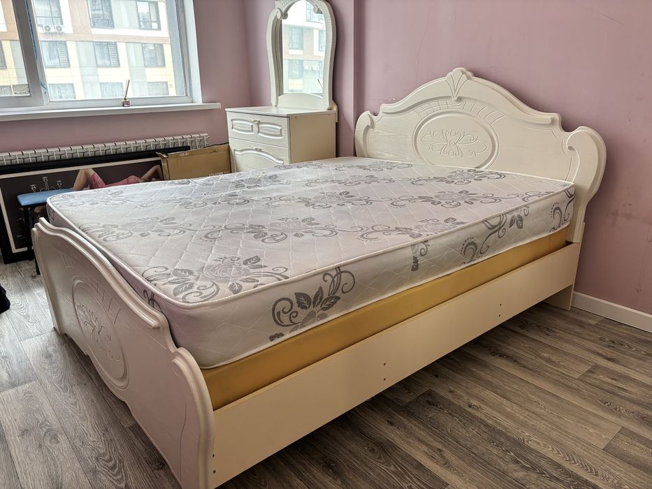 Спальня кровать продам