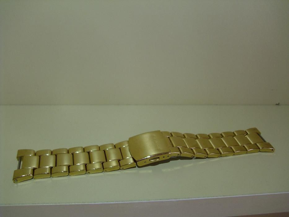 Намаление-59 лв! Масивна метална каишка Guess