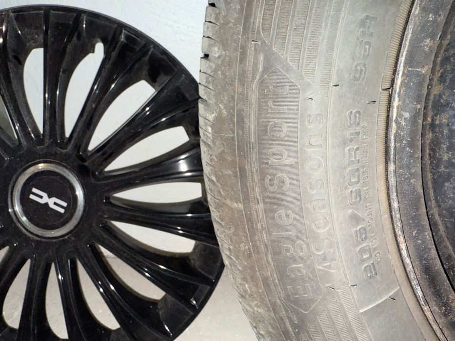 Продавам комплект гуми с джанти 16