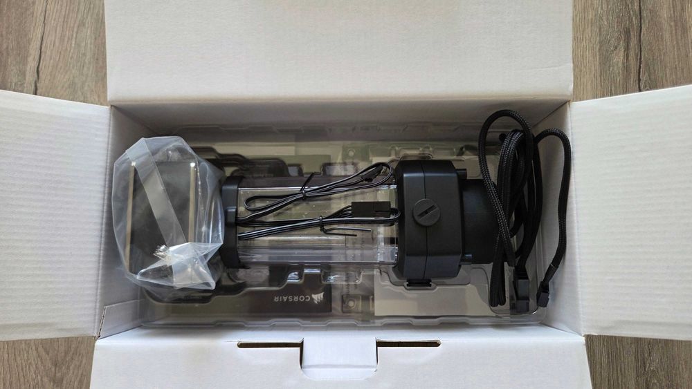 Corsair Hydro X Series D5 помпа с резервоар