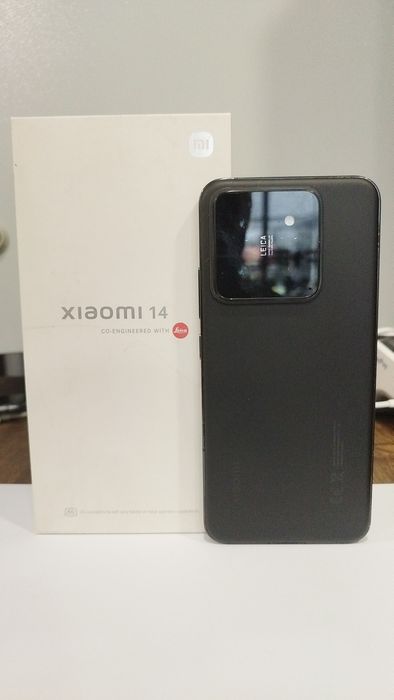 Телефон Xiaomi 14