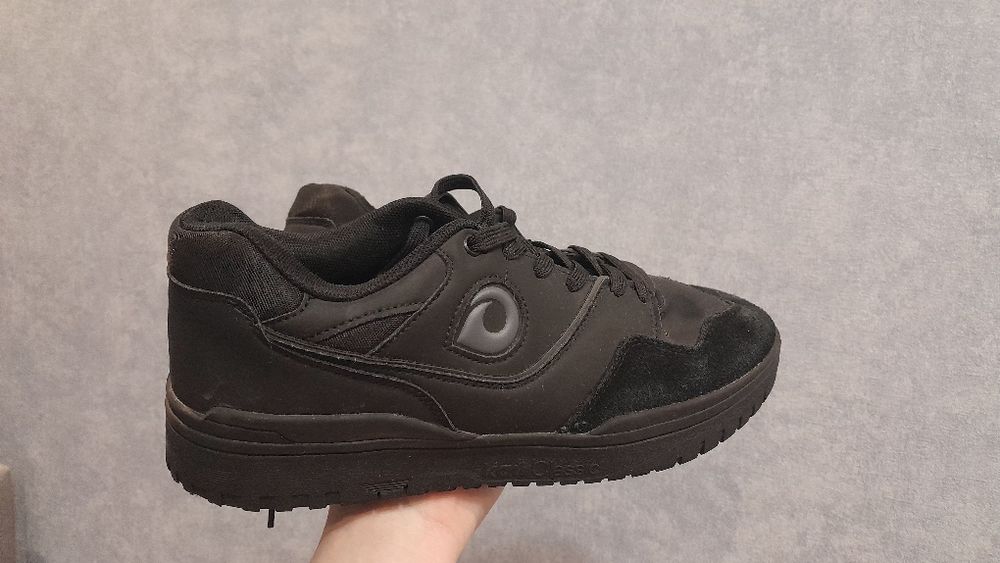 Продам кроссовки