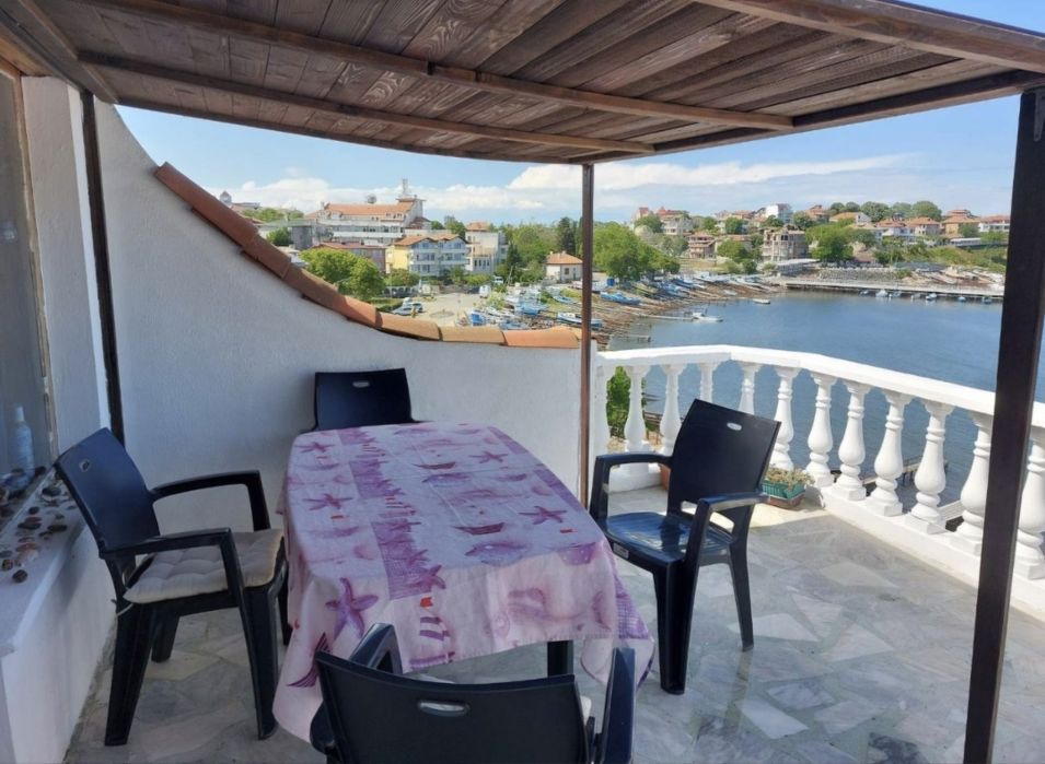 6 местен апартамент в Ахтопол