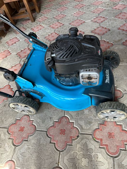 Продам газонокосилку Makita