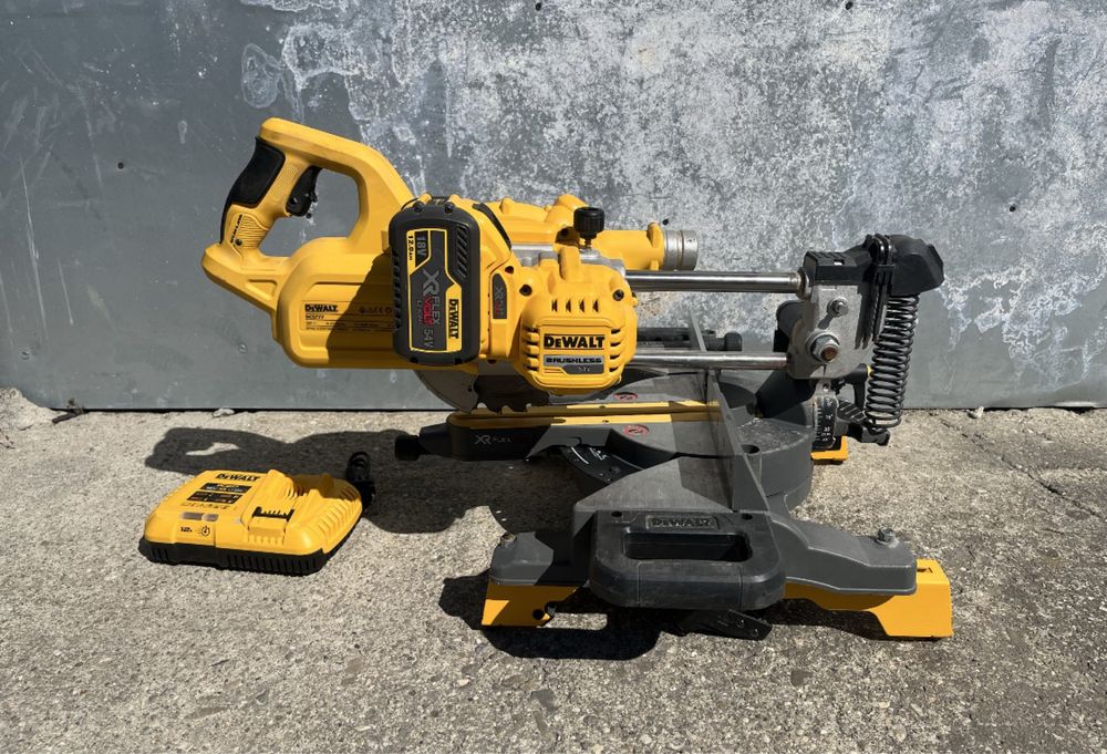 Fierastrau circular cu acumulator Dewalt DCS777 54V 12Ah