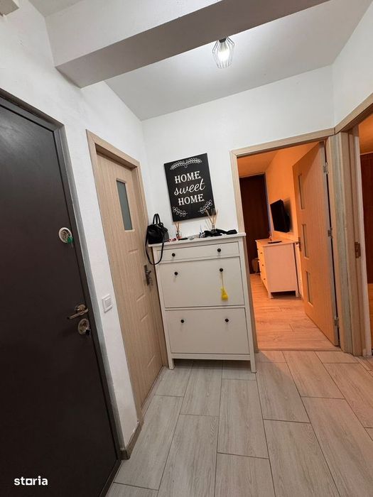 Apartament modern cu doua camere decomandat si loc de parcare, piata P