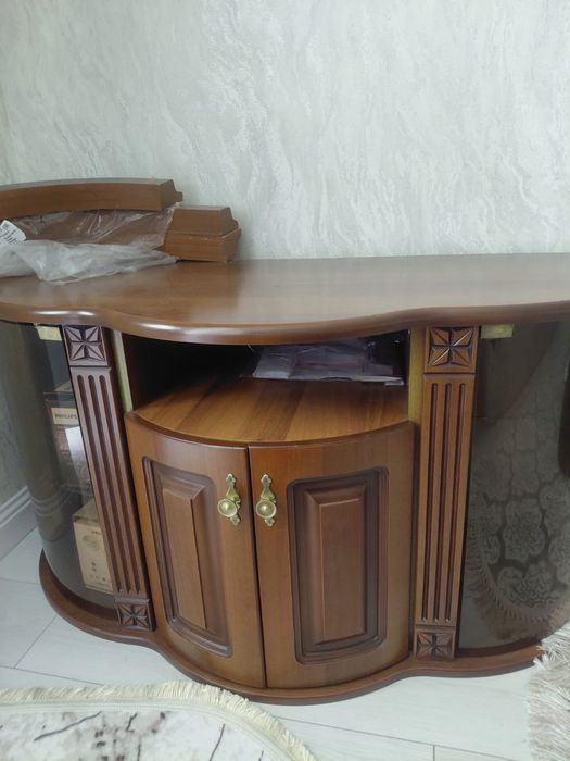 Продам тумбу под телевизор в отличном состоянии