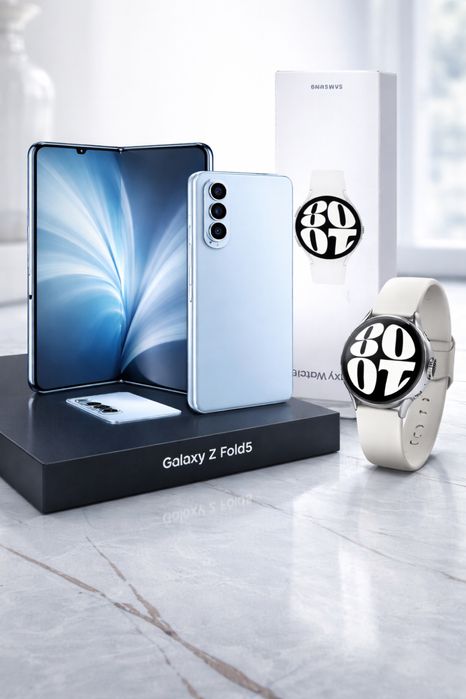 Телефое и часы.