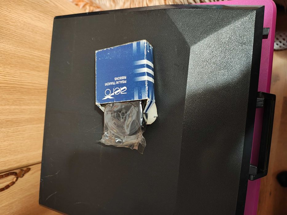 Mașină de scris portabilă (funcțională)