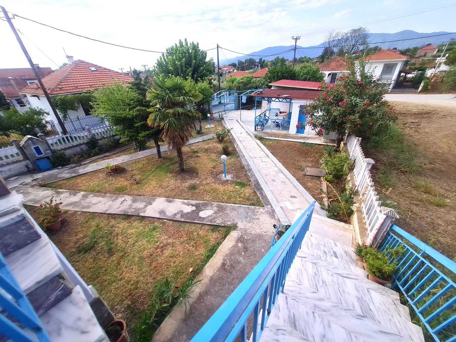 Продава 2 ет къща 240 м2 с двор 1200 м2 в Аспровалта, Гърция