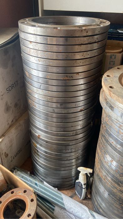 Продам флянцы разные диаметры