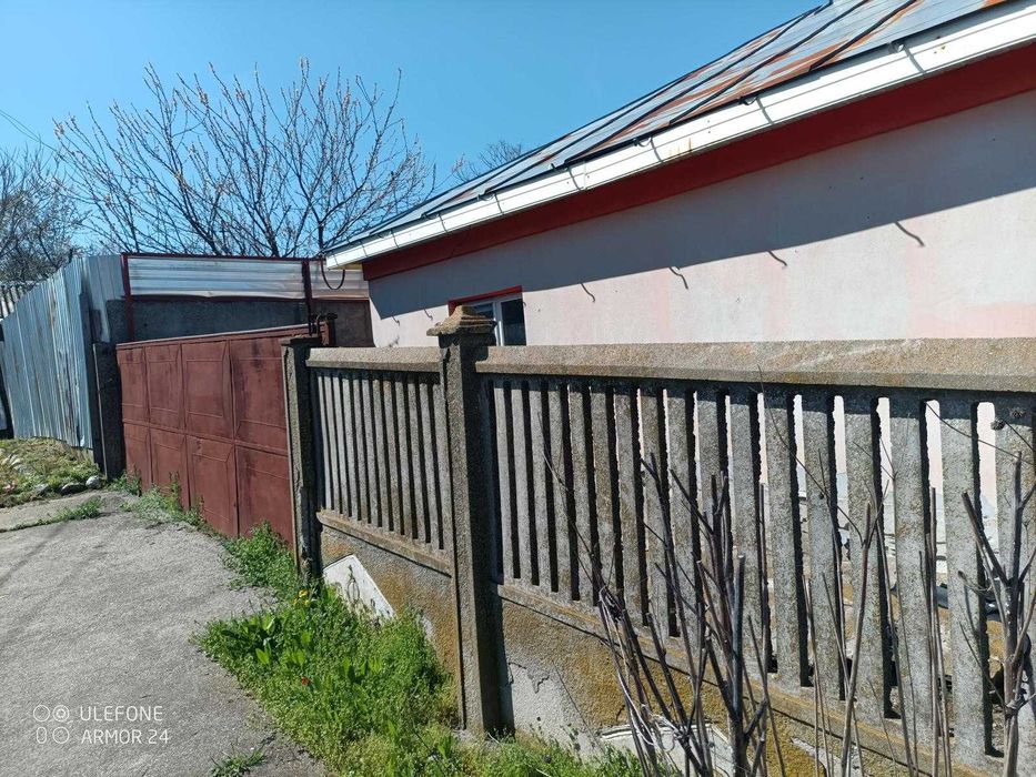 Doua case + toate utilitatile (gaz, trifazic) in Roșiori de Vede