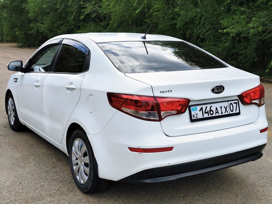 Продам Kia Rio на Автомате.