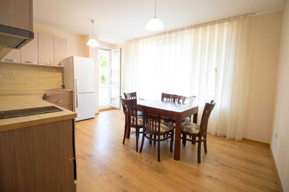 Тристаен апартамент в Съдийски