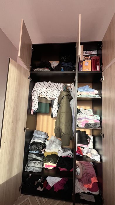 Трикрилен гардероб с надстройка