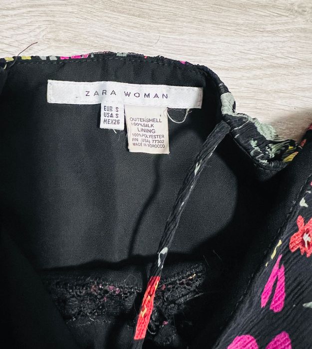 Rochie cu model floral Zara