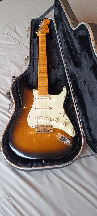 American Deluxe Stratocaster® “V” Neck (2004-2010)