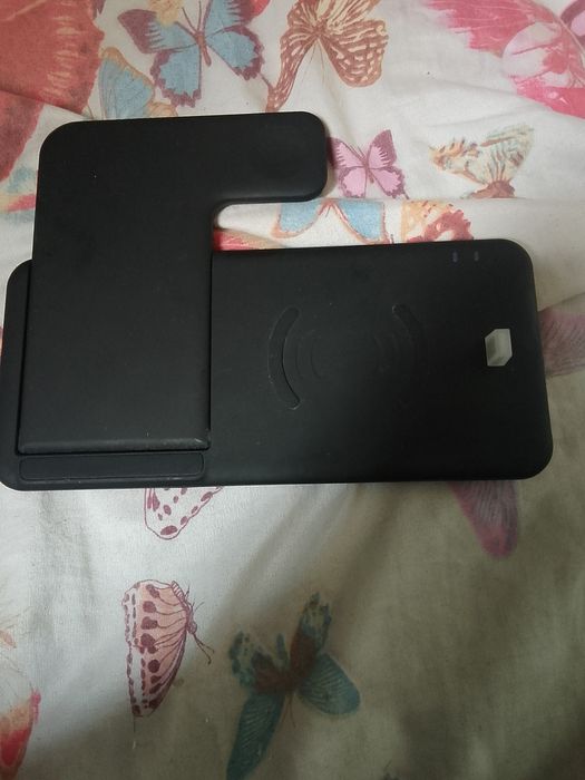 Продам беспроводное зарядное устройство 4 в 1