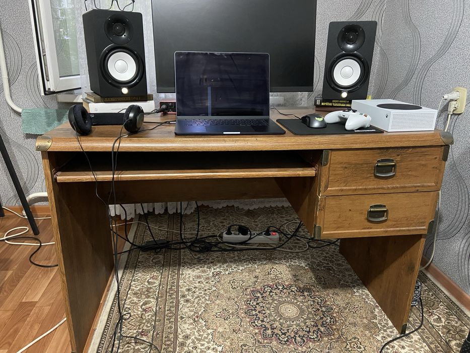 Продам стол компьютерный