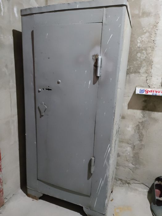 металлический сейф