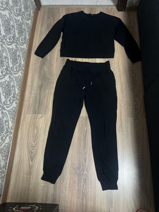 Женский черный костюм