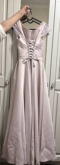 Розовое вечернее платье