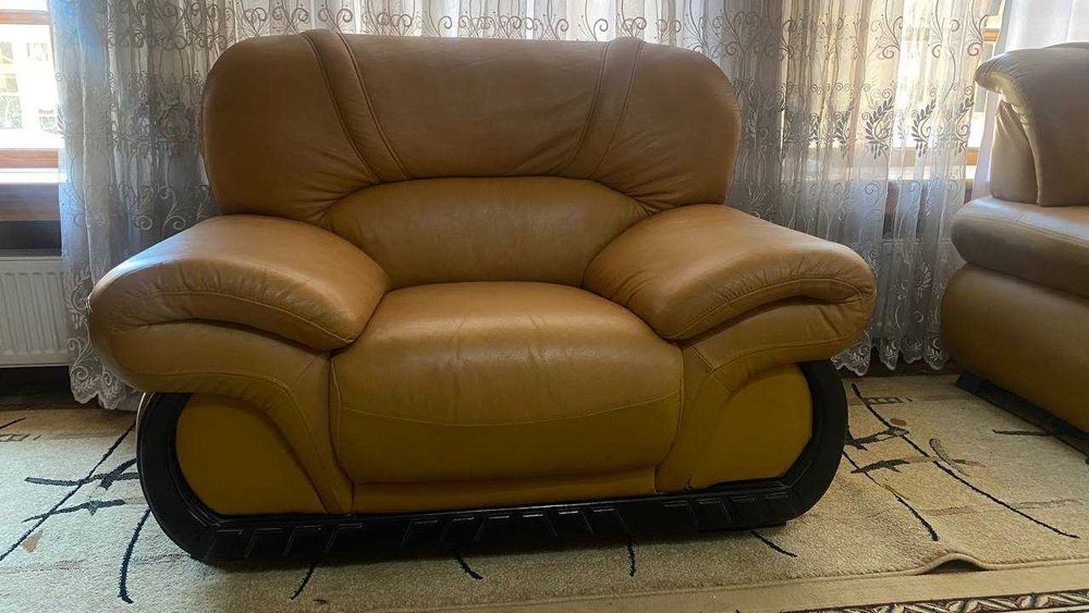 Диваны и кресла в комплекте. Состояние хорошее. Divan kreslo sotiladi.
