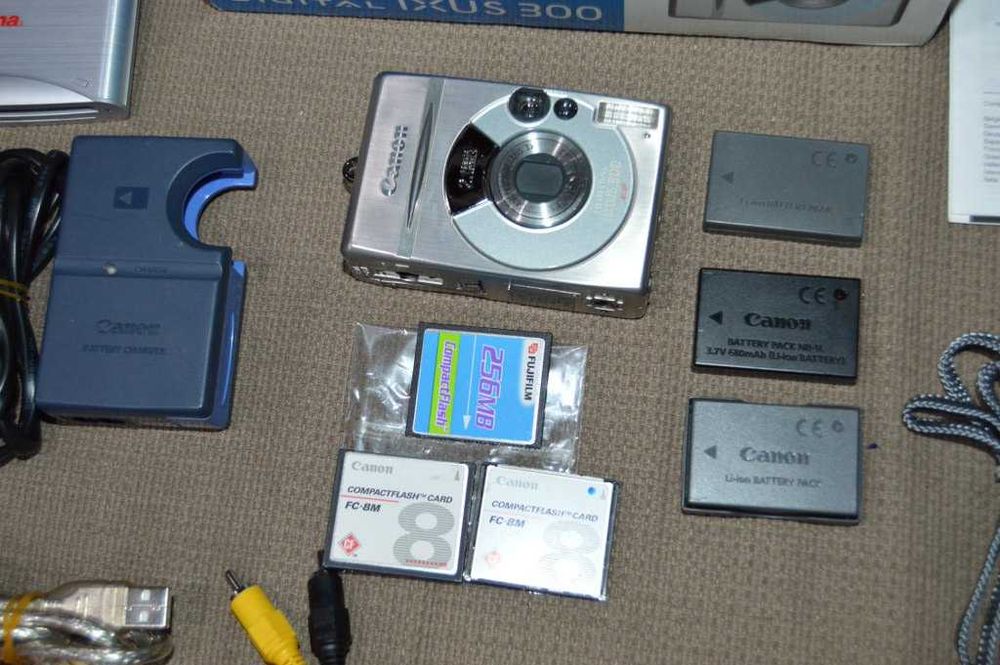 Camera foto Canon Ixus 300 - set complet