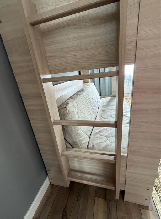 Двухъярусная кровать