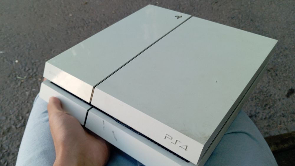 Playstation 4 продам