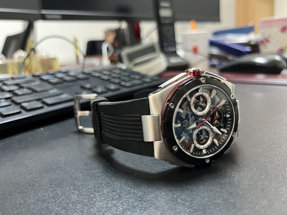 Продам часы SergioTacchini