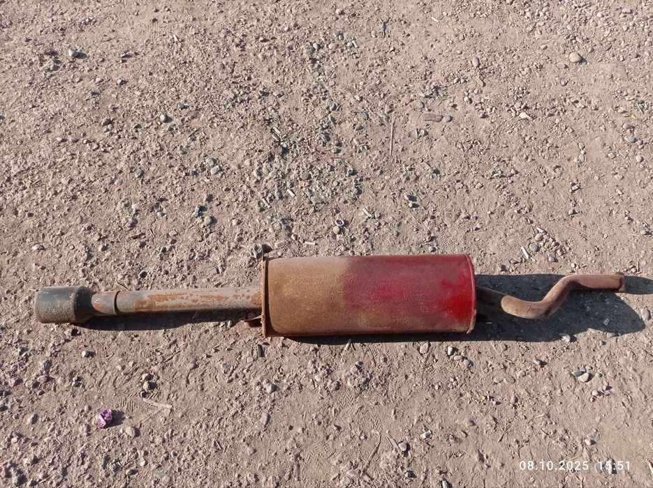 Продаю глушитель на машину.