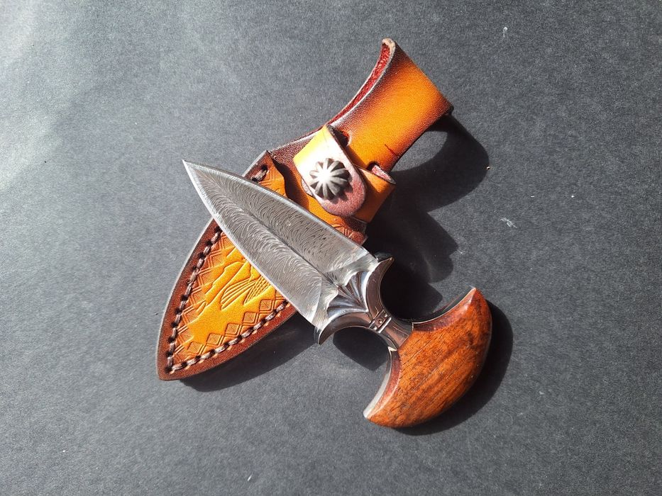 Тактически нож-шип от дамаска стомана и кожена кания