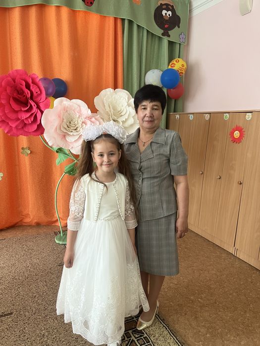 Продам куртки и платья до 146 р